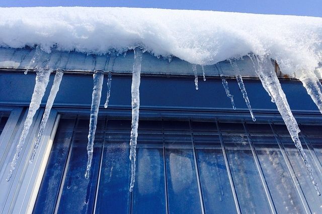 Получить компенсацию при падении снега с крыши в Ардоне